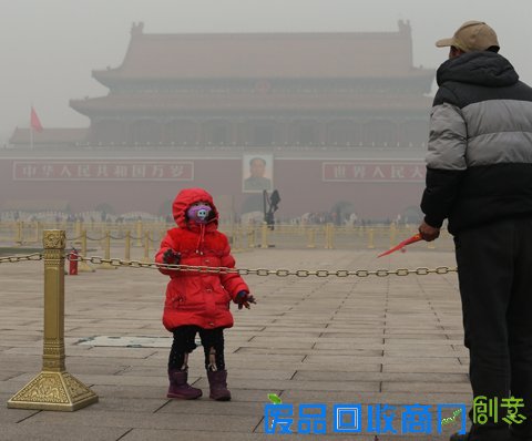 雾霾爆表 北京“忧郁图景”