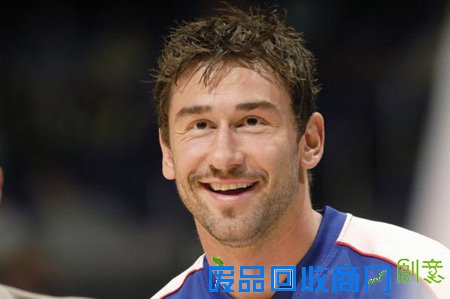 波波旧爱告别伤感 与NBA帅哥一见钟情(组图)