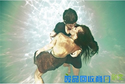 唯美水下婚纱照