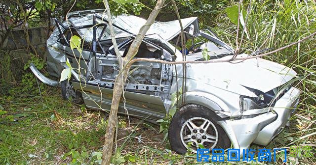 悲伤的婚礼：同学赴宴途中遇车祸 6人不幸身亡