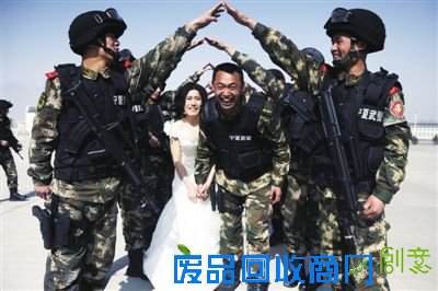 训练场上的婚礼