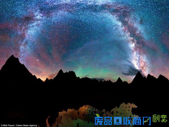 美摄影师拍摄唯美夜空星星多到如煮水饺(图)