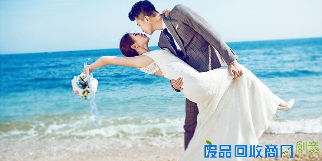 海边唯美婚纱照拍摄姿势 让我们一起展望未来