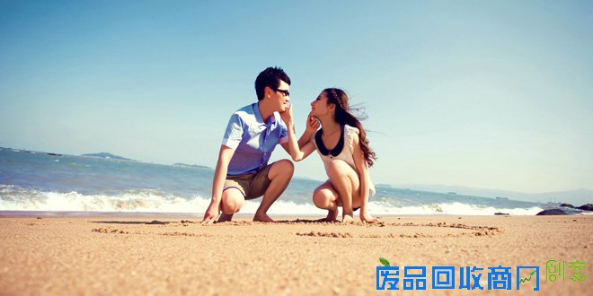 海边唯美婚纱照拍摄姿势 让我们一起展望未来