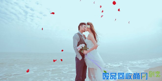 海边唯美婚纱照拍摄姿势 让我们一起展望未来