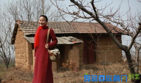 90后美女摄影师放弃北京工作隐居深山 所住房屋曝光