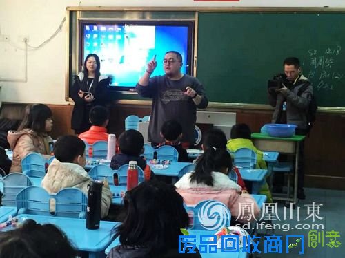 寻找变脸的你·山师附小学生体验创意手绘面具