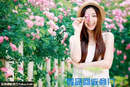 打造清纯甜美风 午后花墙少女