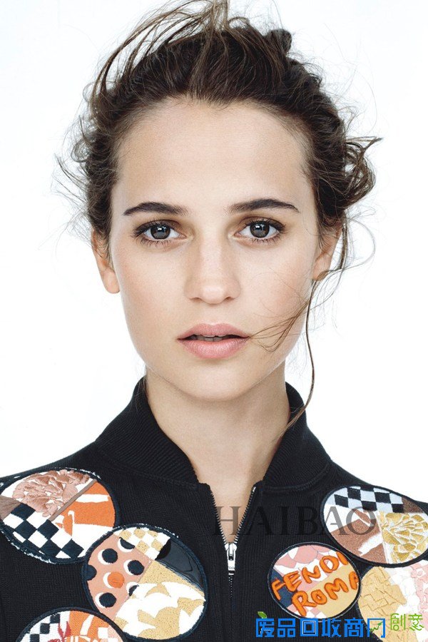 艾丽西卡·维坎德 (Alicia Vikander)