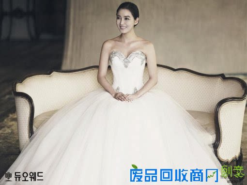 李素妍婚纱照浪漫唯美 准新郎十分帅气