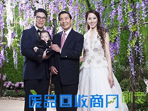 徐子淇为子举办百日宴 可爱写真照片曝光