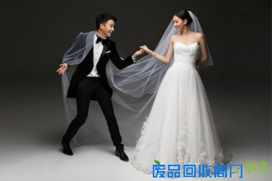 李茂弦子晒婚纱照 疑似奉子成婚