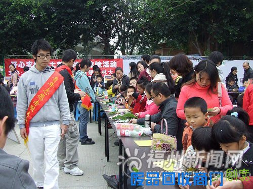 榕家长孩子学习无土栽培　DIY叶子粘贴画其乐无穷(组图)