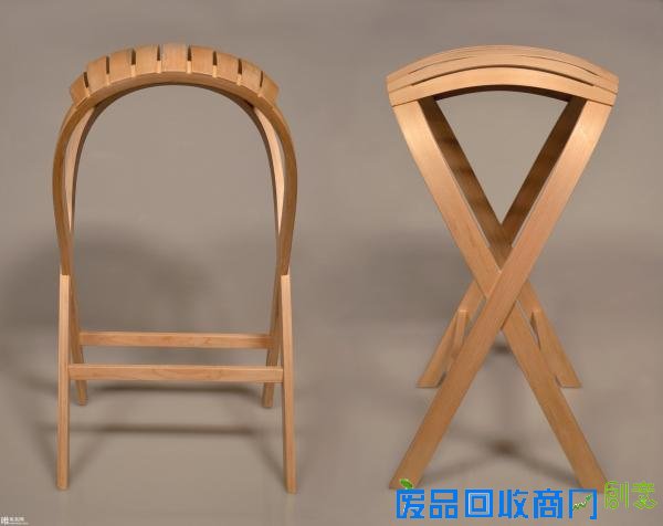  Hull Stool 拱形高脚椅