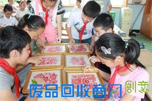 劲松小学：老师创剪纸作品，祝“福”毕业学生