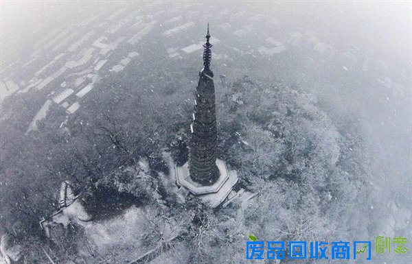 杭州西湖雪景航拍照美如水墨画 南方大范围低温雨雪