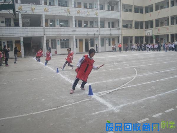 泸县云锦镇石马小学：开展冬季趣味体育运动会