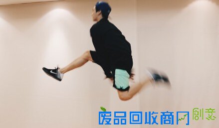 李易峰学拉文展现惊人弹跳力网友：你要上天啊