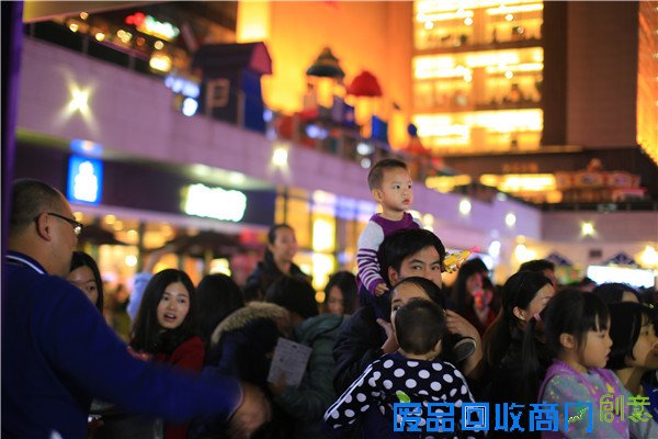 甜蜜2016 逾千人齐聚华贸天地嗨森倒数