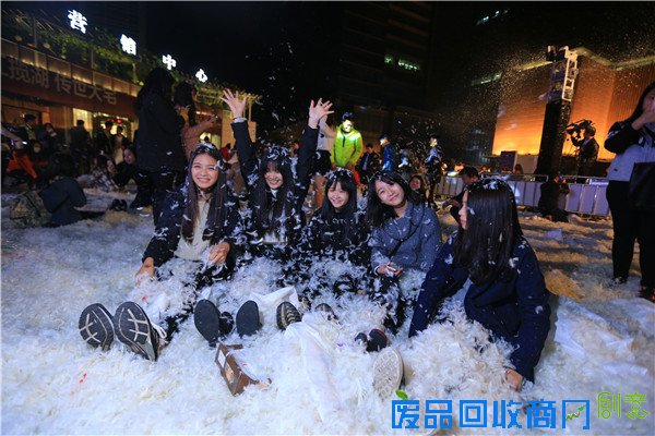 甜蜜2016 逾千人齐聚华贸天地嗨森倒数