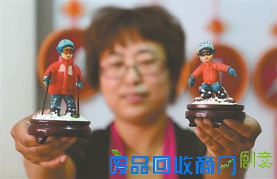 近日，张家口市民间面塑艺人李宁创作完成《鹏程冬奥》等十余件冬奥主题系列面塑工艺作品，纪念北京、张家口联合申办2022年冬季奥运会取得成功。图为冬奥面塑工艺作品。