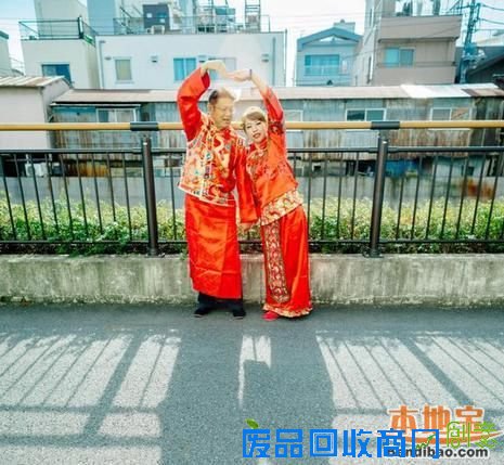 19万日本拍婚纱让人崩溃 盘点丑哭了的婚纱照