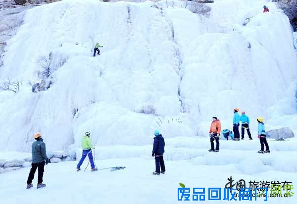 宁夏贺兰山岩画冰峰嘉年华启幕 攀冰剪纸忆童趣