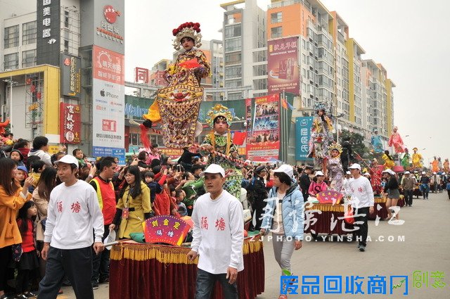 万人欢腾闹元宵 “空中艺术”献文化视觉盛宴