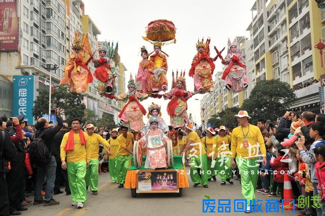 万人欢腾闹元宵 “空中艺术”献文化视觉盛宴