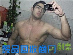 ISIS现富二代“潮人圣战士” 网上炫耀六块腹肌
被称为“潮人圣战士”的大胡子埃及人杨肯加入了恐怖组织ISIS，朋友们形容他“有趣但值得尊重”。[全文]