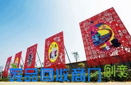 8月2日，在晋中市城区文苑街与锦纶路交会处，五块鲜红的“中国梦”立体剪纸造型亮相街头。该组造型由奔梦路上多喜事、祖国前头尽是春、祝福祖国等5个主题构成，传统民间剪纸与中国梦主题造型巧妙结合，进一步提升了城市品位，美化了城市街景。