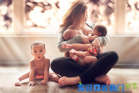 唯美母乳喂养照诠释女人最美的一面