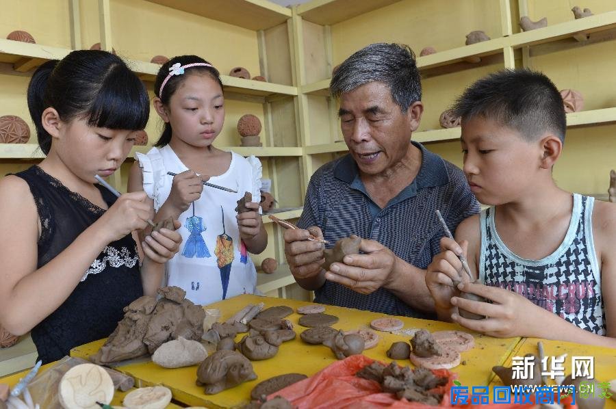 趣味学习中传承传统泥塑(图）