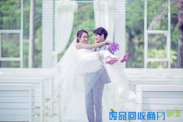 深圳婚纱摄影：婚礼上如何看起来显瘦