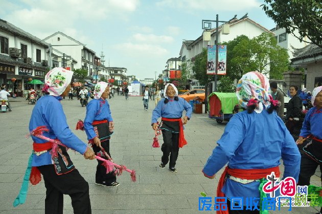 周庄：蓝天下偷懒 慢享黄金假期“小尾巴”