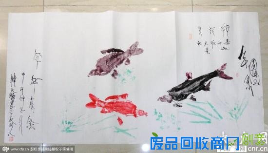杭州民间艺术家用活鱼和舌头作画