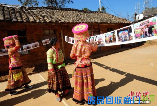 重庆“羊明星”游街迎新年