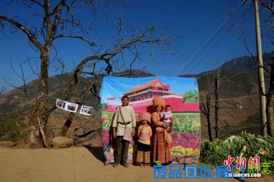 重庆“羊明星”游街迎新年