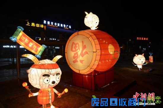 重庆“羊明星”游街迎新年