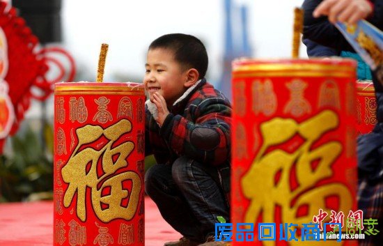 重庆“羊明星”游街迎新年