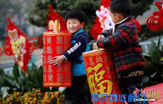 重庆“羊明星”游街迎新年