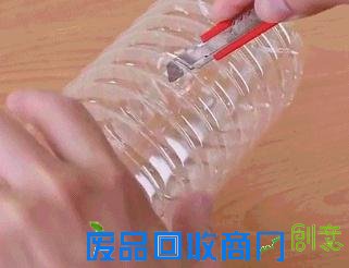 【实用】听说你还缺个榨汁机？10步教你DIY！只需2个塑料瓶就能搞定