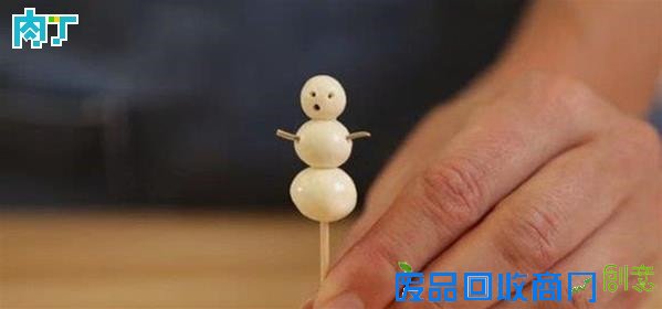 节日DIY 高脚玻璃杯浪漫雪景造型杯的方法╭★肉丁网