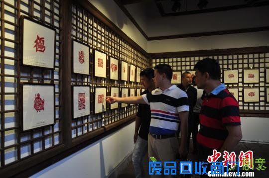 浦城民间剪纸艺术作品展在福建海峡民间展览馆举行，展出浦城剪纸优秀作品110幅。　王树瑜 摄