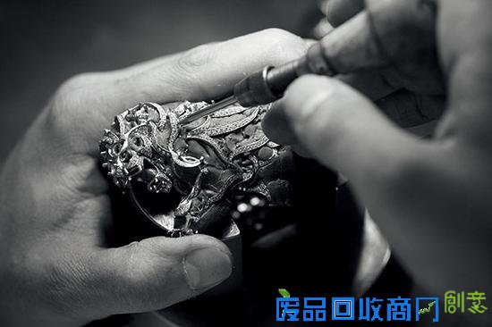 新时尚：难以取舍 绝美双生的腕表与珠宝