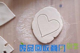 一看就会的绕线器制作图片 面团DIY心形绕线器手工教程╭★肉丁网