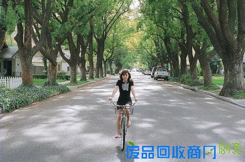 恋上单车女生 骑单车唯美图片