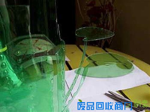 废物利用可乐瓶手工制作花篮教程 第7张图片