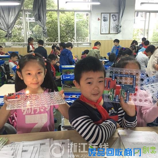 杭州市抚宁巷小学的孩子们个个都是科技小达人