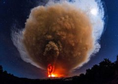 意大利埃特纳火山喷发画面